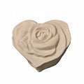 Boite en forme de coeur et rose